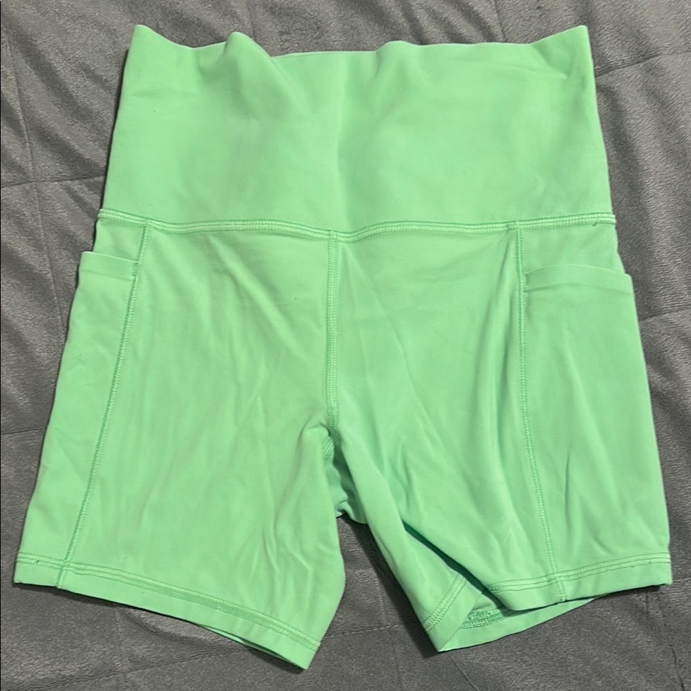 Athleta Salutation Stash shorts